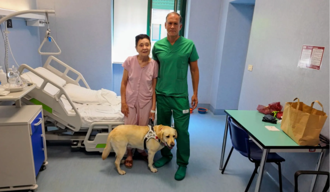 La patiente, Elena, et le professeur Michele Reibaldi.