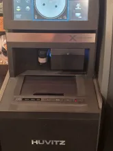 À VENDRE – Meuleuse automatique HUVITZ HPE-810 + Bloqueur automatique HAB8000