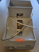 MEULE A MAIN