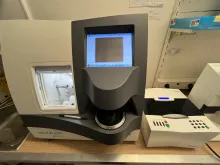 MACHINE ESSILOR DELTA200 +FRONTO ESSILOR REPRISE LEASING ETAT NEUF  