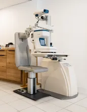 Unité de réfraction complète Potec – Fauteuil électrique + Autoréf-kératomètre PRK-6000 + Projecteur PACP-7000 – Très bon état –