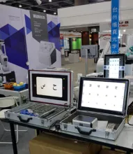 Échelle d'acuité et boîte d'essai pour opticien mobile
