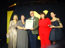 Le prix IOA (international opticians association) l’opticien international de l’année est Andrew Keirl