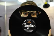 Vinylize : des lunettes en vynils recylclés