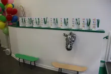 La décoration a été finement étudiée jusqu’aux planches de skateboards transformées en bancs pour les enfants. L’ambiance est rehaussée par une playlist très rock, chantée notamment par des Mick Jagger et Patti Smith en culotte courte. ©Acuité