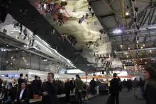 Sur un fond de musique classique, l'espace détente du Fashion District (Hall 1) accueille visiteurs et exposants autour d'un café ou d'une coupe de Prosecco. ©Acuité2015