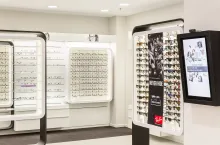 Des outils connectés, comme des écrans tactiles et des tablettes, équipent les magasins de l’enseigne pour une expérience client « différente ».