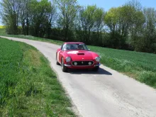 Une Ferrari pendant l’épreuve spéciale chronométrée