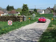 La Ferrari arrive au village de Mormont