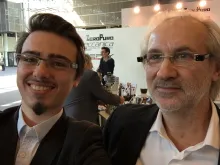 Sefie de Vincent sur le stand Opti3