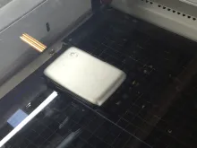 Visite sur le stand Alutech: gravure au laser