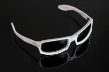 Paire de lunettes de MICHEL POLNAREFF en acétate blanc, modèle Sophia Sport. L'intérieur de la branche gauche signé en lettres noires : « Michel Polnareff ». Signée Pierre Marly et Pierre Marly Création.