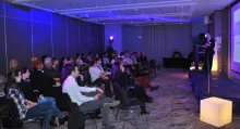 La salle de conférence est pleine