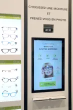 Nouveau système d'essayage virtuel. Le porteur a la possibilité de prendre un selfie avec la lunette choisie