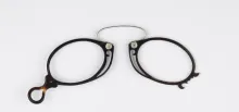 Pince-nez, modèles en écaille de tortue, XIXe– début XXe siècle ©Musée de la Lunette - coll. Essilor-Pierre Marly. Photo : Pierre Guénat
