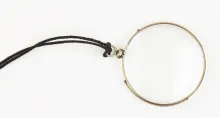 Monocles acier trempé, doublé or, XIXe– début XXe siècle, ©Musée de laLlunette - coll. Essilor-Pierre Marly. Photo : Pierre Guénat