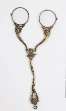 Binocles, vermeil, fin XVIII – début XIXe siècle, ©Musée de la Lunette - coll. Essilor-Pierre Marly. Photo : Pierre Guénat