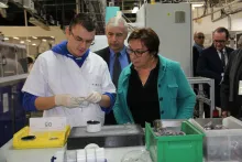Lors de sa visite, Martine Pinville a rencontré les salariés de l'usine qu'elle a trouvé "parfaitement associés à la dynamique de l'entreprise". ©Acuité 2016