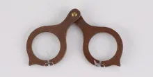 Série de clouant (bois et corne), copie de modèles du 16e siècle ©Musée de la Lunette, coll. Essilor Pierre Marly. Photo : Pierre Guenat