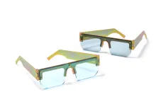 Reddish par Idan Friedman et Naama Steinbock : « Ces lunettes sont sans connexion avec la mode. Elles soulignent le point de pliage, qui devient une partie intégrante de la structure, et présentent l'honnêteté matérielle provenant de solutions simples. C'est au moyen d'une approche technique de l'objet que les designers tentent de proposer un point de vue alternatif à un champ qui a déjà tout vu et montrent que même en tournant le dos aux tendances, le modèle reste une déclaration de mode ».