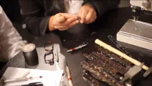 Atelier découverte sur le stand des MOF Lunetiers