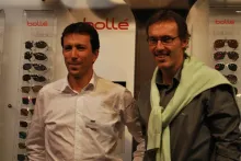 Olivier Ciaravino, Président Europe de Bushnell Outdoor Products, pose avec Laurent Blanc pour la marque Bollé