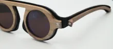 Projet lunettes cuir et bois : Nicolas Kaufmann (ENSAAMA), Guillaume Doux (KEDGE) et Romain Delegue (STRATE) – prototypé par l’association ALUTEC