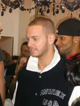 Le chanteur Matt Pokora a déchaîné les foules sur le stand de Romain Afflelou Créateur