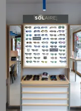 Espace solaire du nouveau concept de magasin Atol. Les produits sont mis en avant pour aider le client à s'y retrouver facilement.