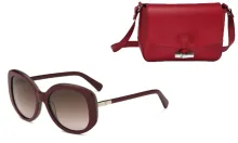 Modèle LO601S 605 : solaire rectangulaire pour un look oversize avec effet sculpté. Les charnières bambou exclusives sont accompagnées du logo Longchamp gravé sur le verre droit, ainsi que d'une plaque en métal sur l'embout droit. Disponible en noir, havane, bleu/azur et bordeaux/gris.