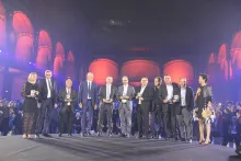 Amélie Morel, présidente du Silmo, a remis un prix spécial aux pionners : BBGR, Essilor, Grosfilley, Groupe L'Amy, Luneau, Lunettes Grasset et Morel. ©Acuité 2017
