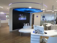 Lancé en 2009, le concept Zeiss Vision Center est déployé dans une centaine de magasins