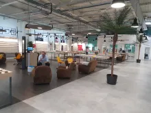 Le magasin dispose d'une surface de vente de 866m² avec un très grand choix de montures et de marques.