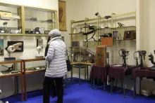 L’ICO a ouvert dans les années 1980 le musée de l’optométrie qui expose des collections anciennes de lunettes de vue, des instruments de mesure visuelle, des machines et des outils de lunetterie. ©Acuité 2017