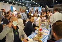 Fin de journée plutôt détendue sur le stand Eschenbach où on vous accueille sur des airs d'Oktoberfest...