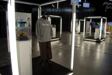 L'espace Showroom offre la possibilité aux marques de disposer d’un espace pour recréer leur univers avec une silhouette de mode, des accessoires, une image de marque, etc.