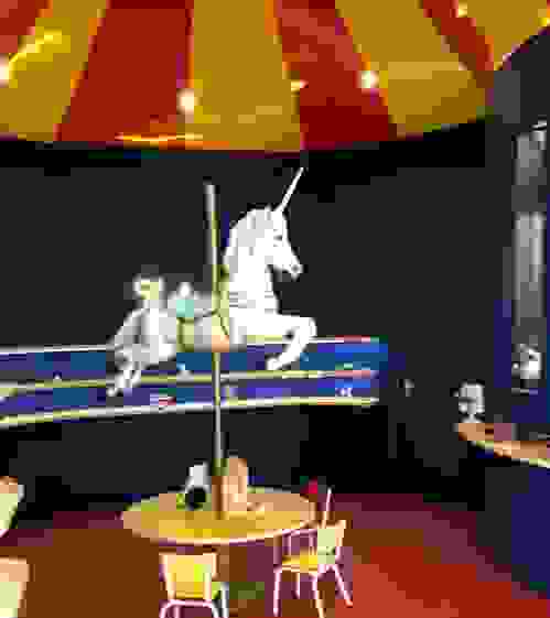 Espace enfant en forme de chapiteau de cirque