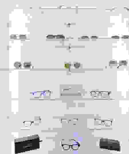 Des lunettes exposées dans le&nbsp;showroom