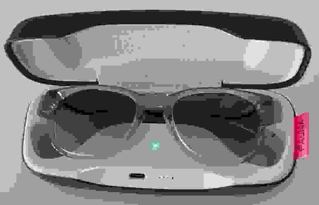 Les lunettes Fauna se rechargent dans leur étui