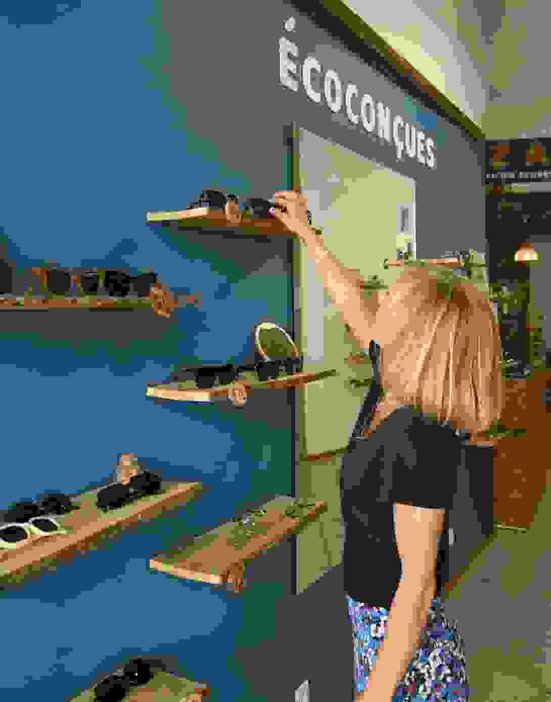 zac_store_02.jpg