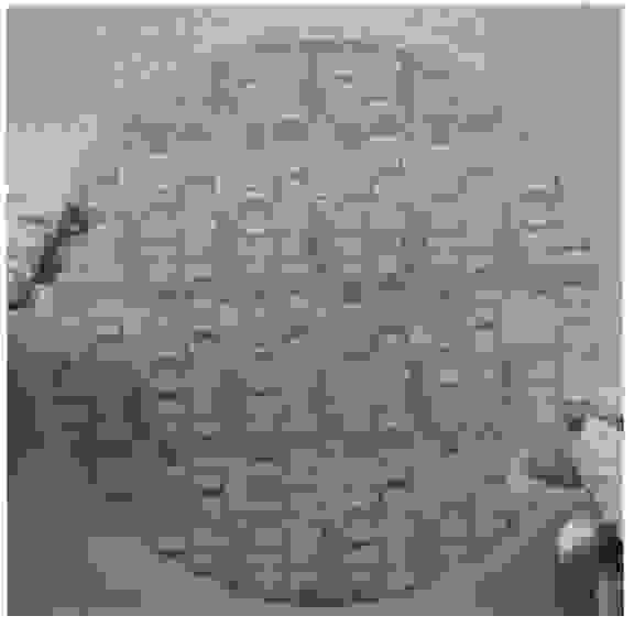 image_optique_dune_plaque_wafer_de_circuit_photonique_integre_pic_de_200_mm_de_diametre.png