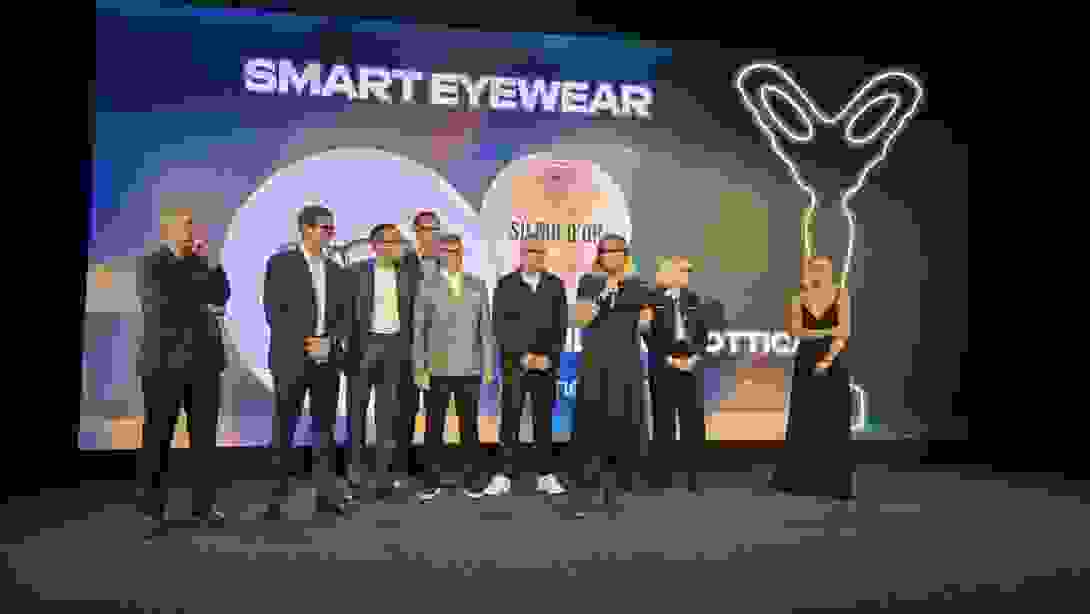 cat_smart_eyewear.jpeg
